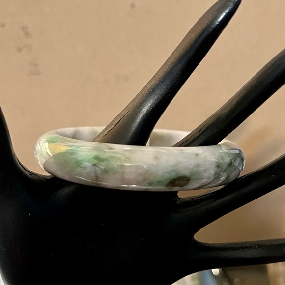 Jadeite Bangle - Picture 3 of 5